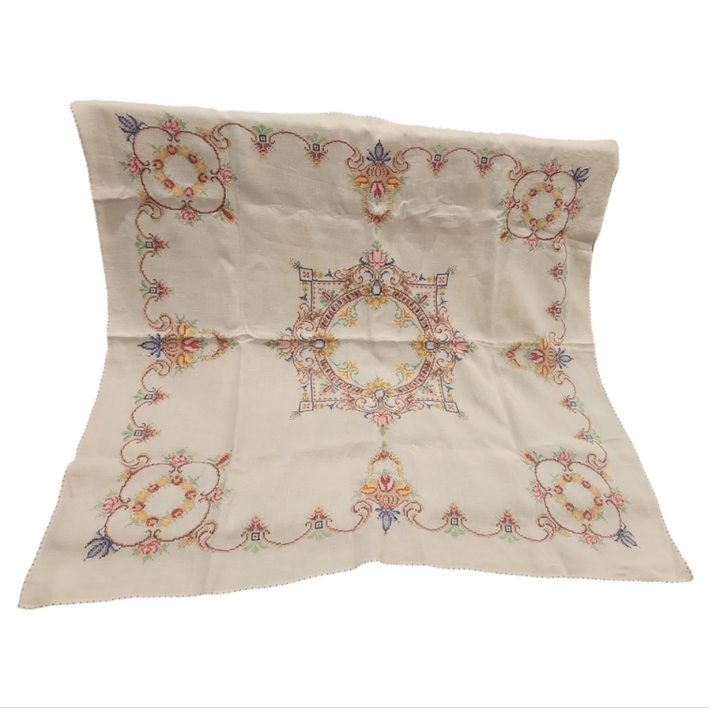 Vtg Cross Stitch Small Table Cover 2 napkins